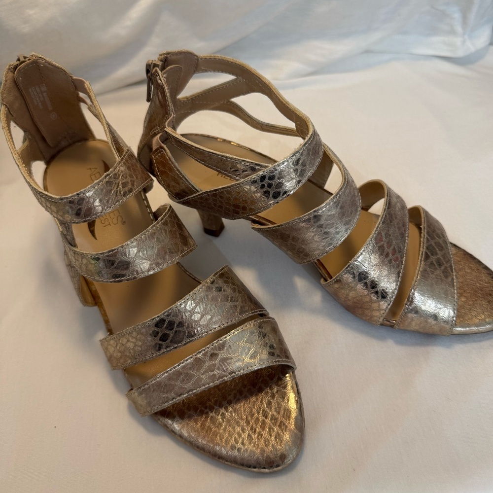 Like New Distressed Metallic Gold Aerosols Comfort Rest Sandals US 7.5/EU 38 - Picture 3 of 10